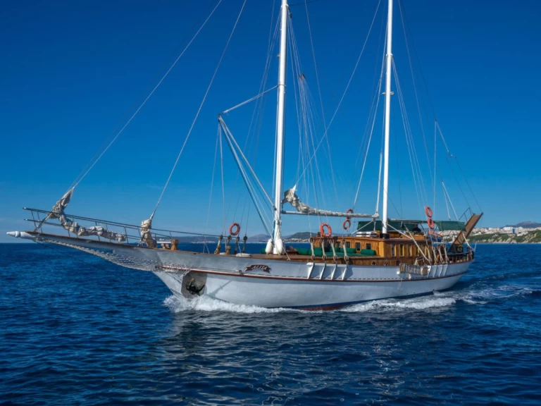 Alquiler de barcos Stobreč barato de Alisa