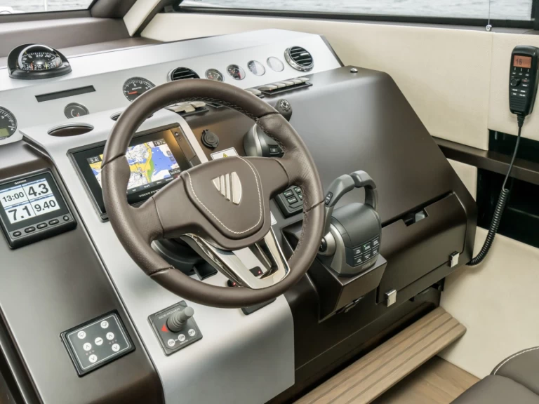 Alquiler Lancha Fairline con o sin  título de navegación