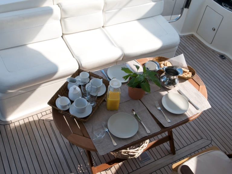 Alquiler de embarcaciones Azimut Azimut 58 Refit 2025 enÁlimos en Samboat