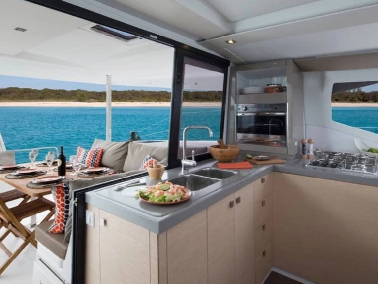 Alquiler de Fountaine Pajot Lucia 40 en Le Marin
