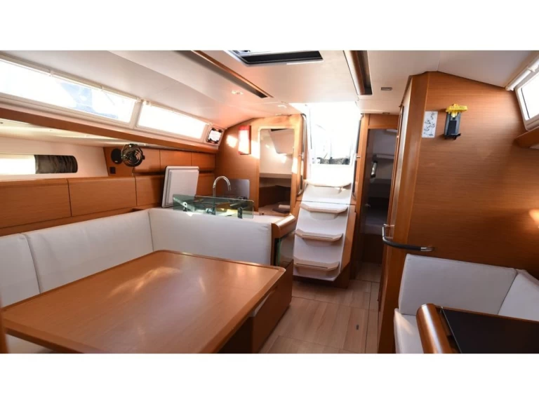 Velero para alquilar Loutráki al mejor precio