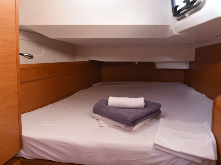 Jeanneau Sun Odyssey 419 de alquiler a Loutráki