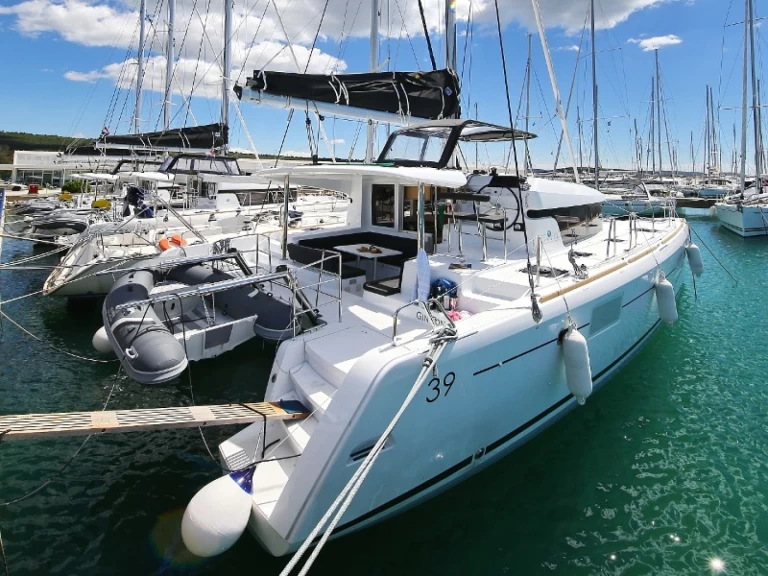 Alquiler de Lagoon Lagoon 39 en Sukošan