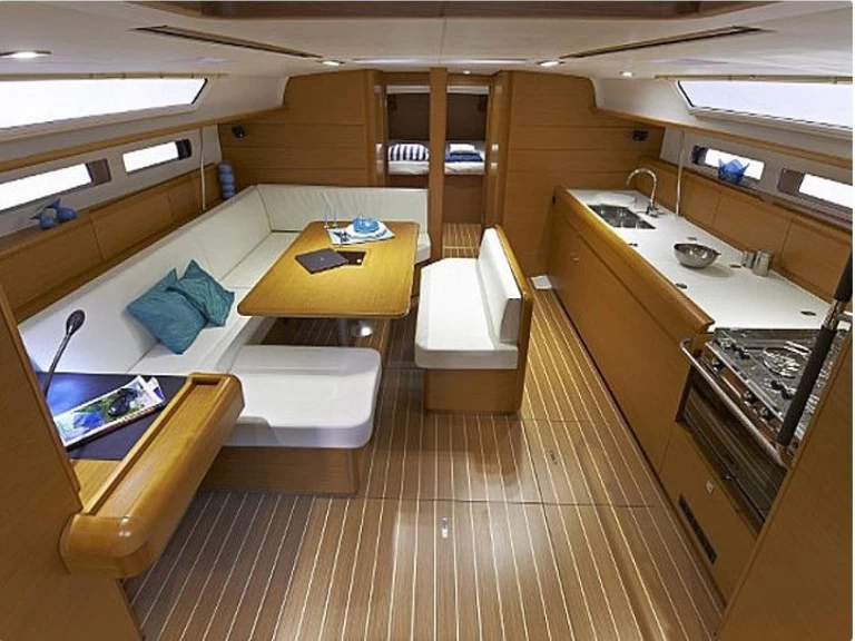Alquiler de embarcaciones Jeanneau Sun Odyssey 479 enEleusis en Samboat
