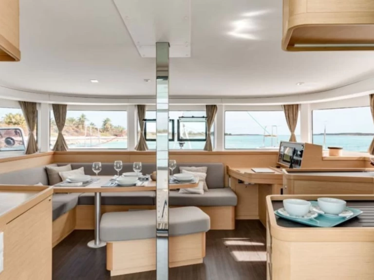 Alquiler Catamarán Lagoon con o sin  título de navegación