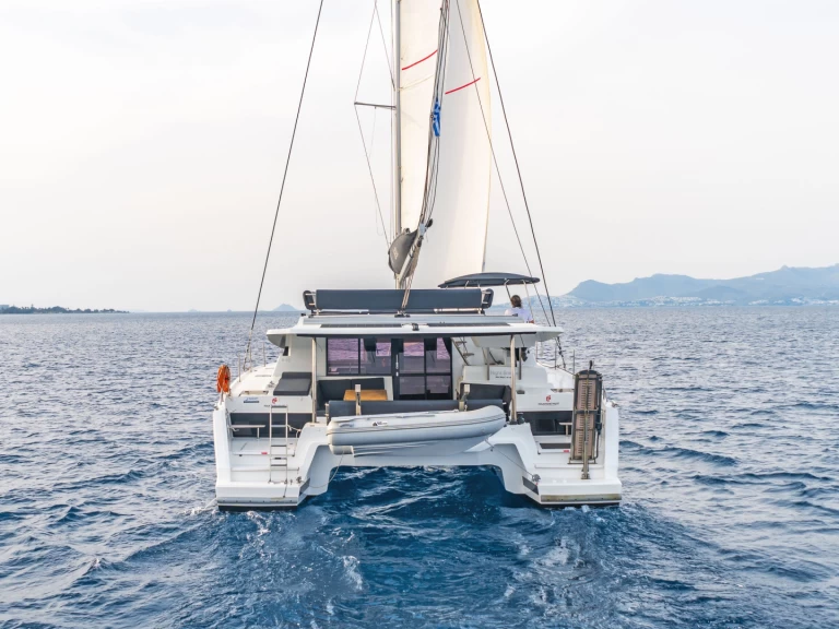 Alquiler de Catamarán, con o sin patrón Fountaine Pajot Cos