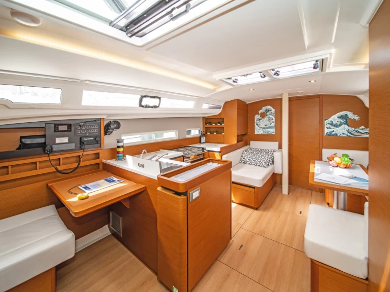 Alquiler de Velero, con o sin patrón Jeanneau Cos