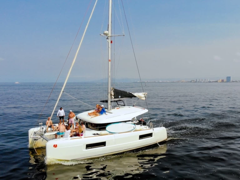 Catamarán para alquilar Marina Vallarta al mejor precio