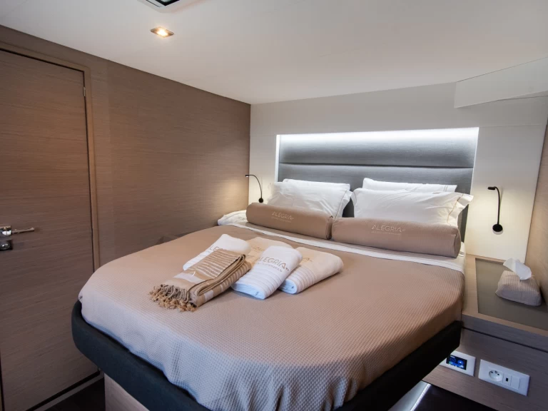 Alquiler Catamarán Fountaine Pajot con o sin  título de navegación