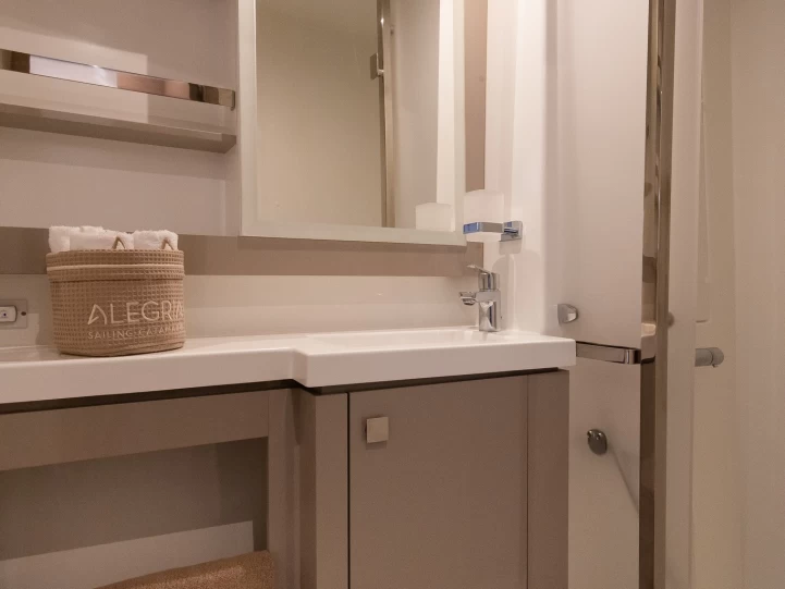 Catamarán para alquilar Adámas al mejor precio