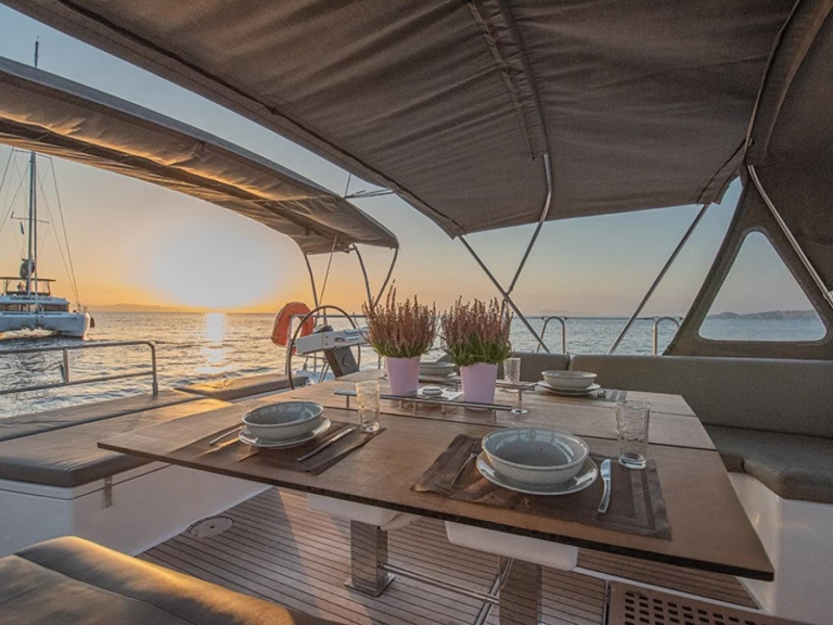 Alquiler Álimos - Dufour Dufour 530 en SamBoat