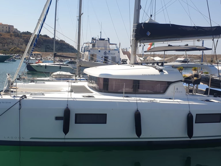 Alquiler de barcos Tropea barato de Lagoon 42 "Easy to love"