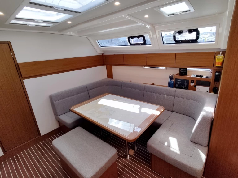 Alquiler de embarcaciones Bavaria Cruiser 46 Style enLávrio en Samboat