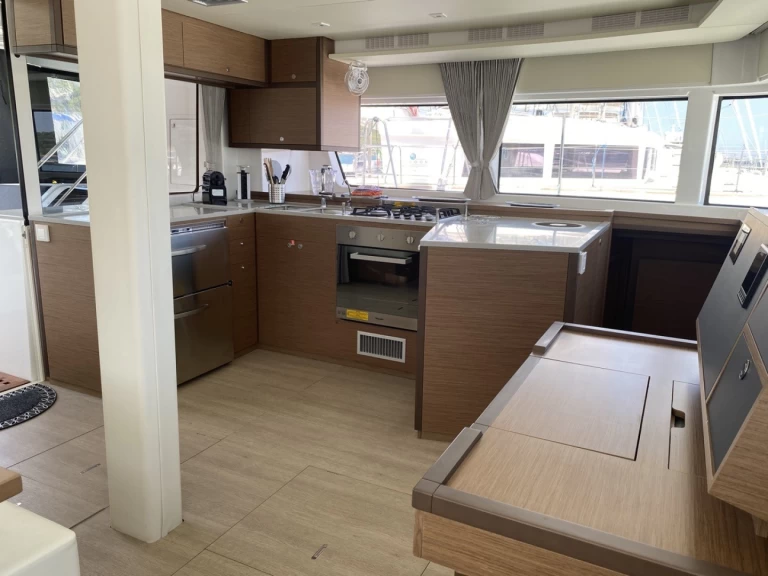 Alquiler de Catamarán, con o sin patrón Lagoon Cugnana Verde