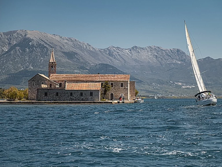 Bavaria Cruiser 46 de alquiler a Kotor