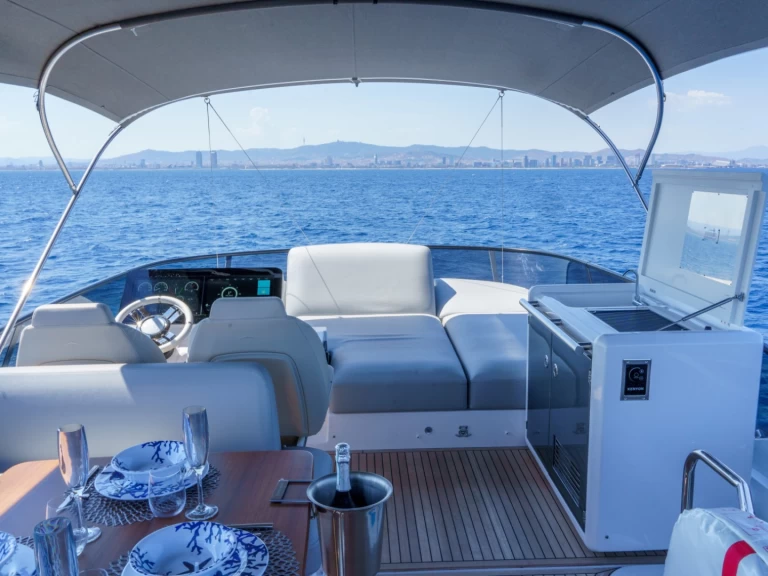 Alquiler de barcos Barcelona barato de Azimut 53 Fly