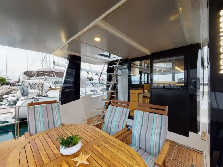 Alquiler de Yate de lujo, con o sin patrón Cobra Yachts Trogir