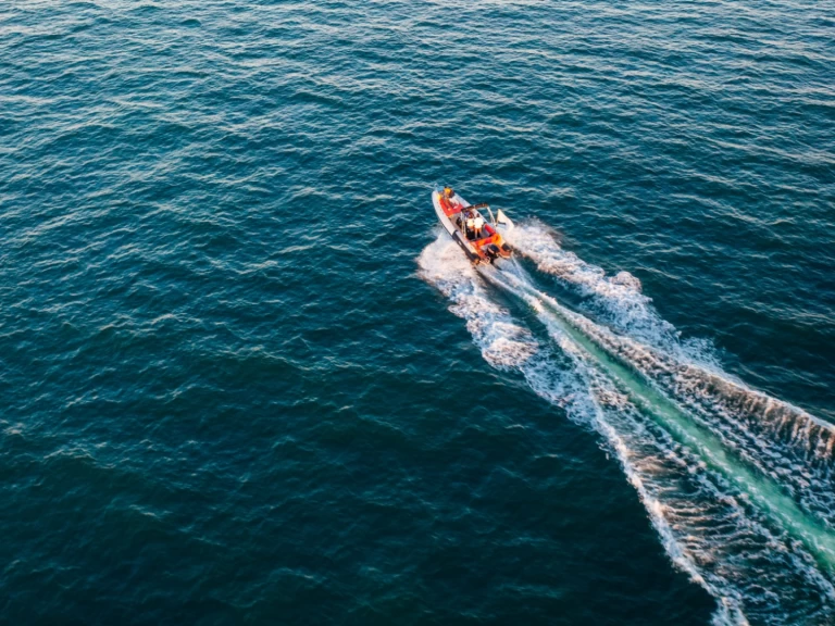 Alquiler de Neumática, con o sin patrón Prua al vento L'Herbaudière