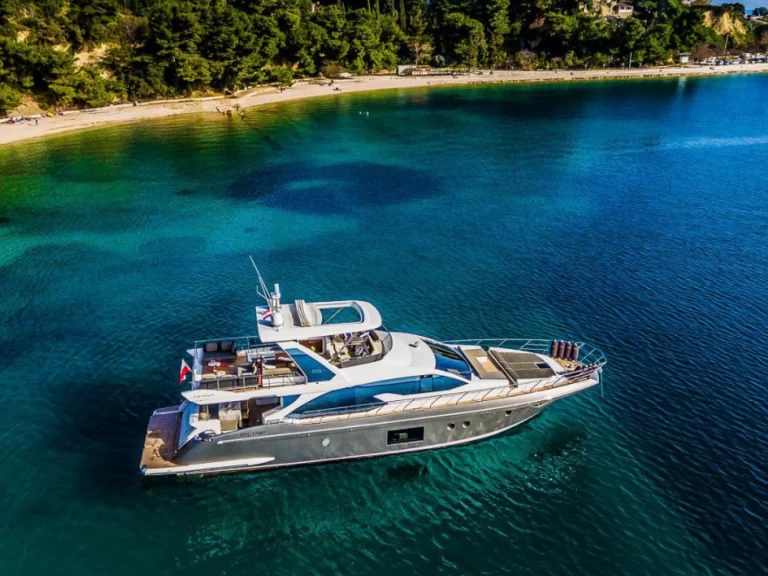 Alquiler de barcos Kaštel Gomilica barato de Azimut 66 Fly