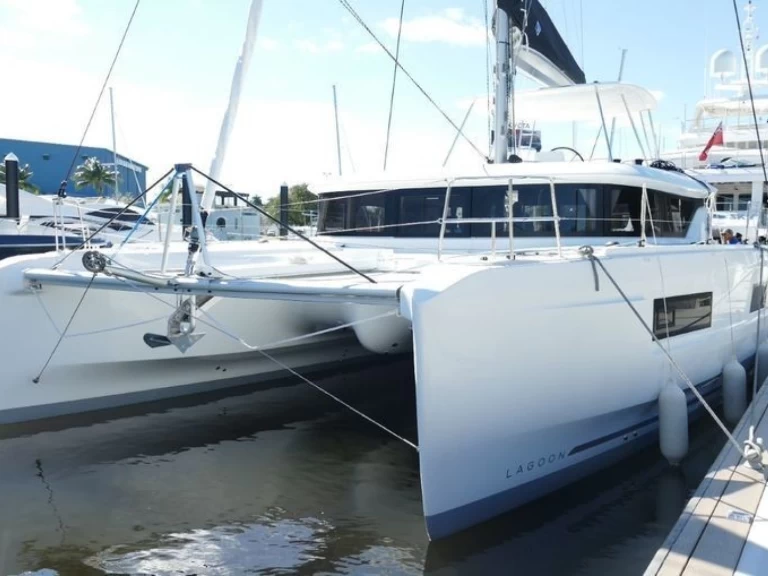 Alquiler Catamarán Lagoon con o sin  título de navegación