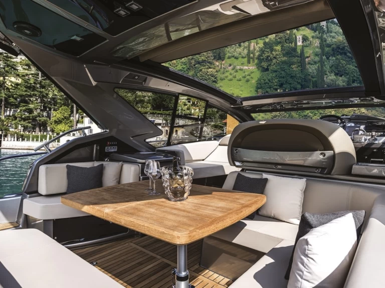 Alquiler de barcos Nápoles barato de Cranchi M44 HT