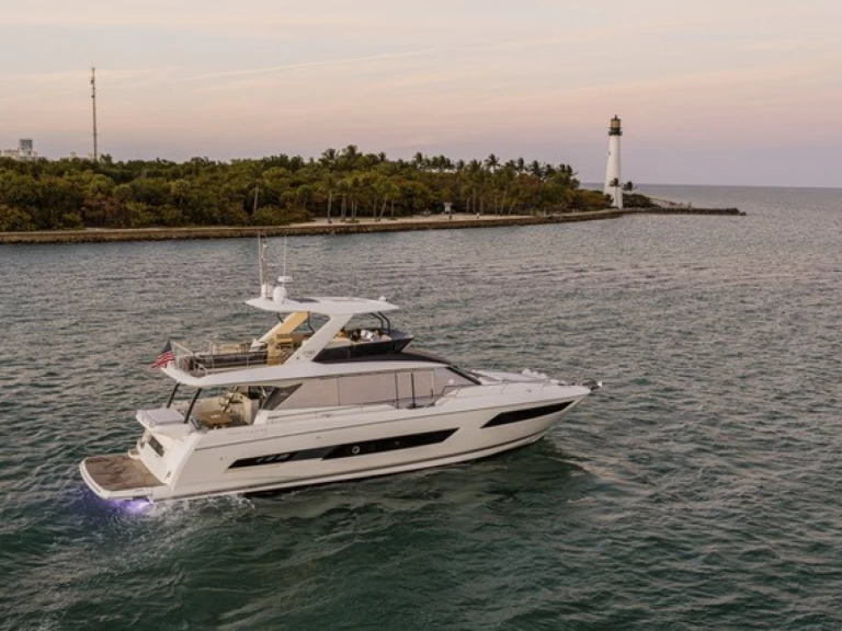 Prestige Yachts Prestige 690 de alquiler a Zadar