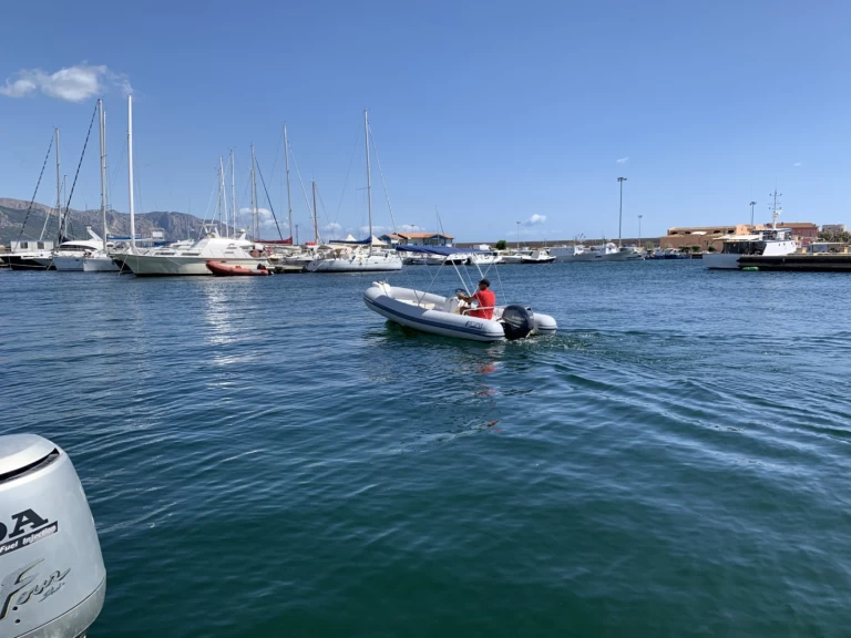 Alquiler de Neumática, con o sin patrón Sea Water Arbatax