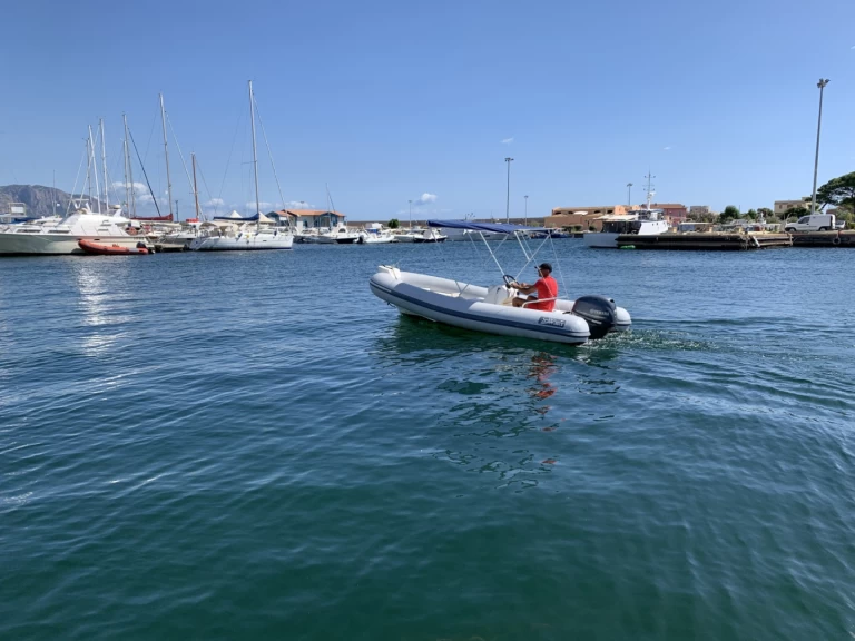 Alquiler Neumática Sea Water con o sin  título de navegación