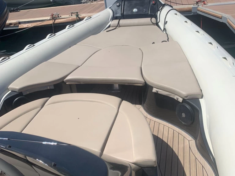 Alquiler de Neumática, con o sin patrón Lomac Ajaccio