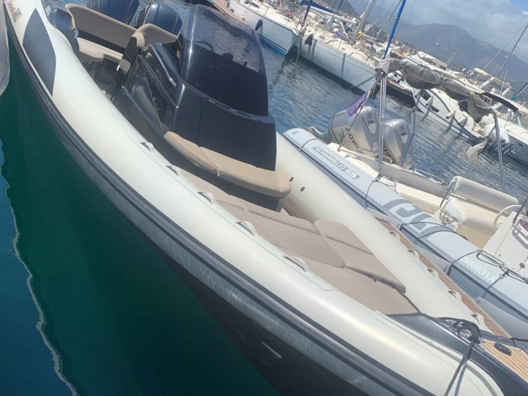 Alquiler Neumática Lomac con o sin  título de navegación