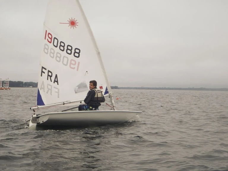 Alquiler de LASER PERFORMANCE Laser Solo en Carnac