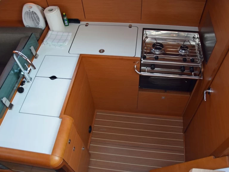 Alquiler Velero Jeanneau con o sin  título de navegación