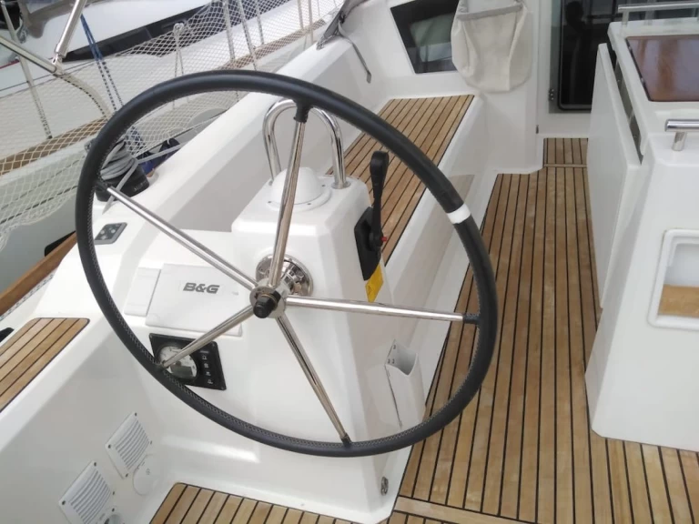 Velero para alquilar Seget Donji al mejor precio