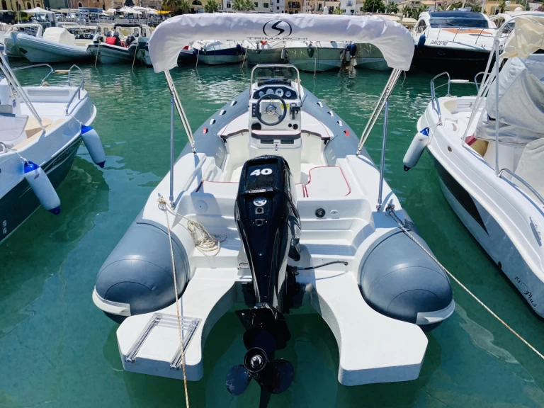 Trimarchi 580 de alquiler a Castellammare del Golfo