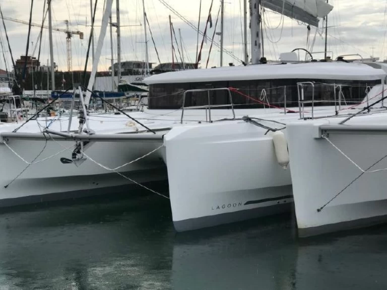 Alquiler de barcos Le Marin barato de Lagoon 46