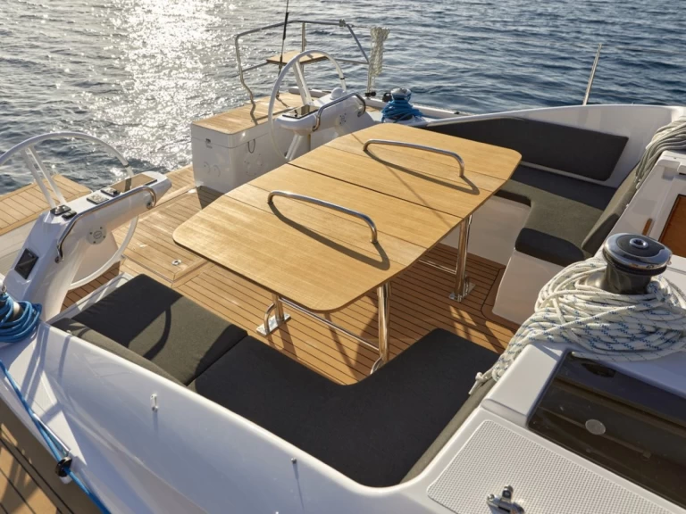 Alquiler de Elan Impression 45 en Šibenik