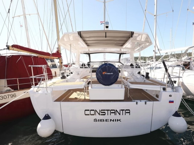 Alquiler de barcos Pirovac barato de Hanse 588