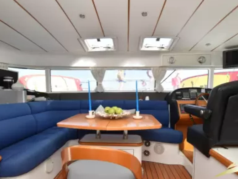 Alquiler de Lagoon Lagoon 43 Power en Torrevieja