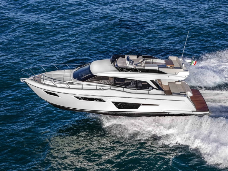 Alquiler de barcos Podstrana barato de Ferretti Yachts 500