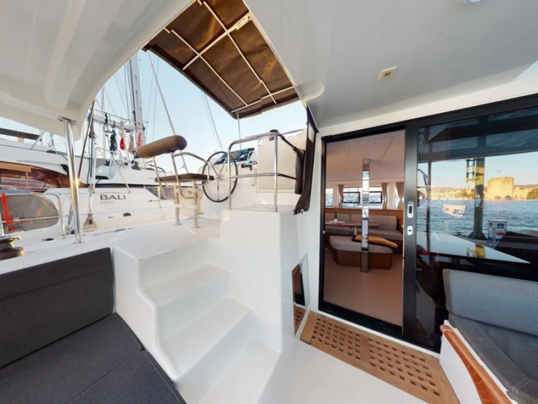 Catamarán para alquilar Rogoznica al mejor precio