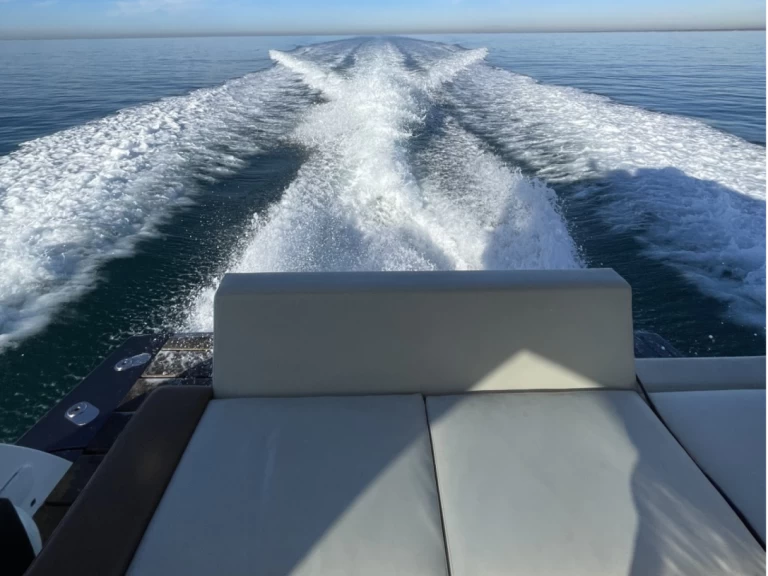 Lancha para alquilar Nettuno al mejor precio