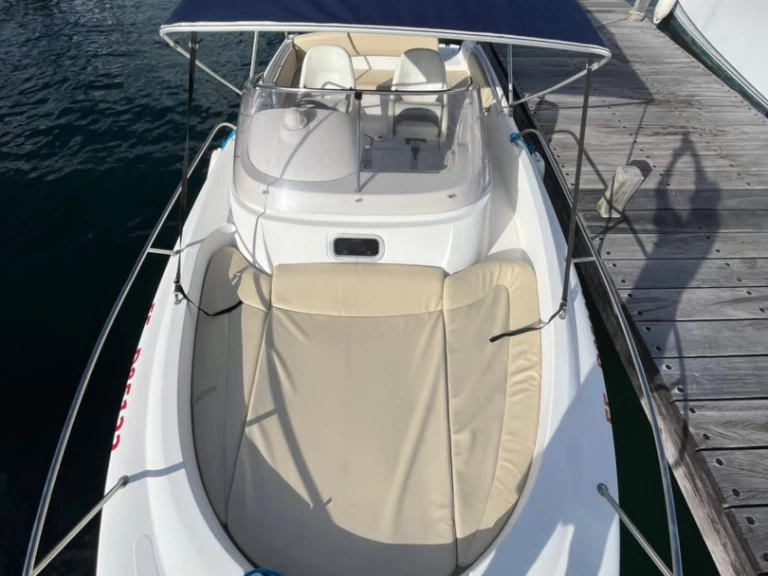 Alquiler de Jeanneau Cap Camarat 715 WA en Les Trois-Îlets