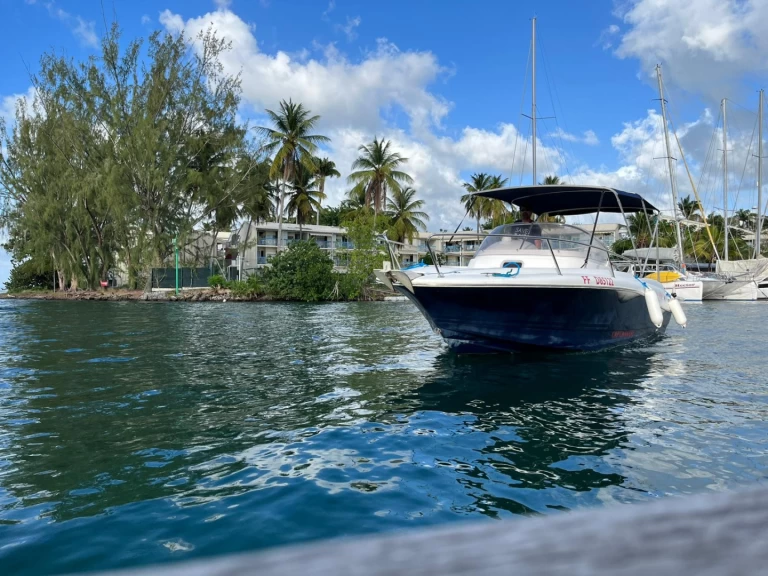 Alquiler de barcos Les Trois-Îlets barato de Cap Camarat 715 WA