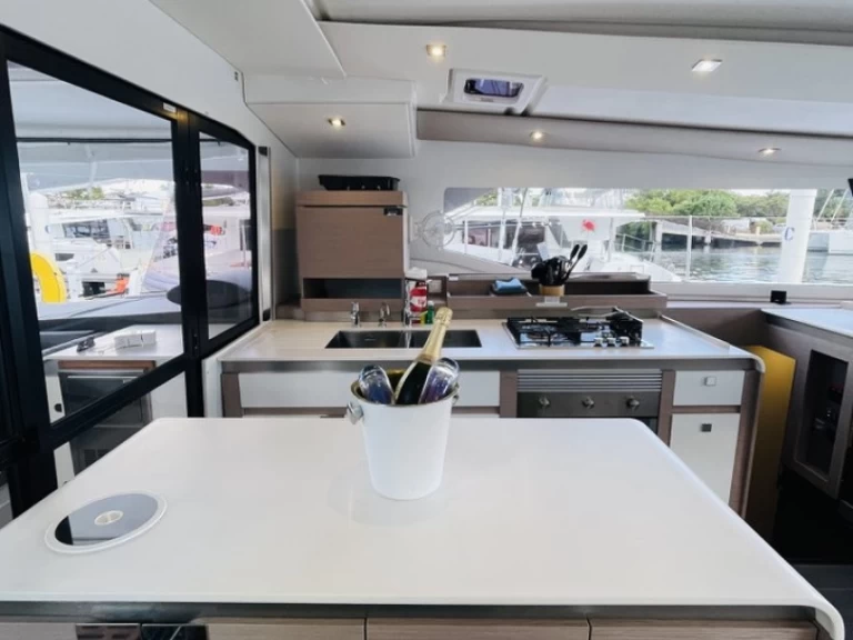 Alquiler Catamarán Fountaine Pajot con o sin  título de navegación