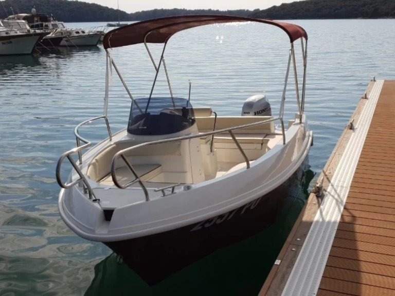 Alquiler Pula - Quicksilver 5.30 OPEN en SamBoat