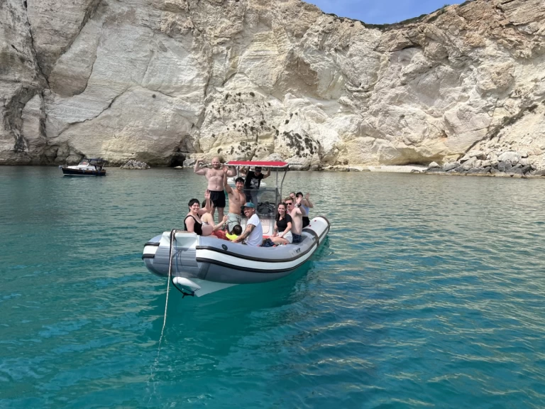 Alquiler Neumática Lomac con o sin  título de navegación