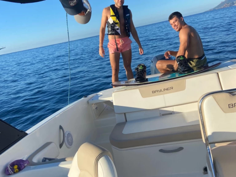 Alquiler Lancha Bayliner con o sin  título de navegación