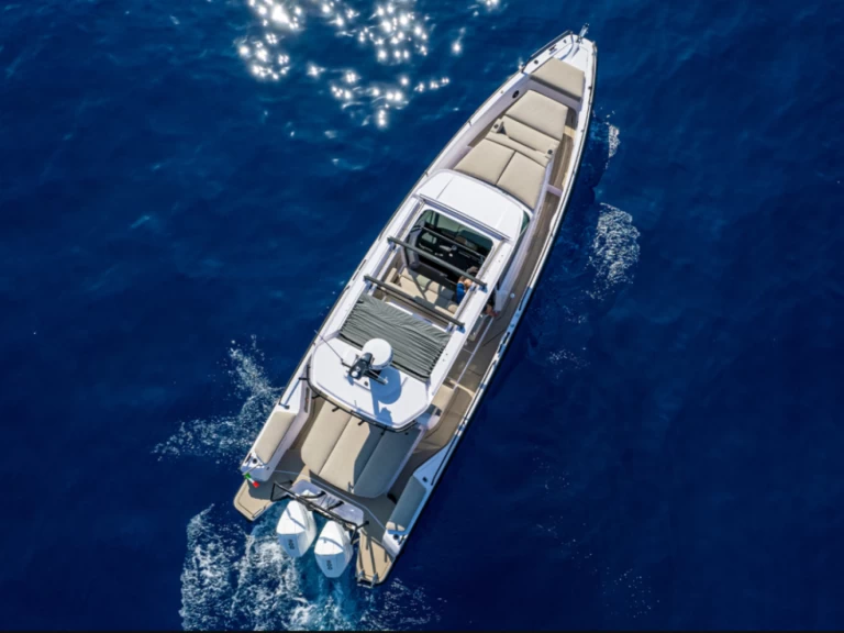 Alquiler de barcos Porto-Vecchio barato de Axopar 37 T-Top