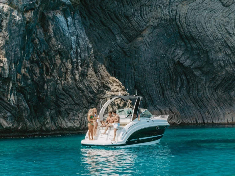 Alquiler Lancha Chaparral con o sin  título de navegación