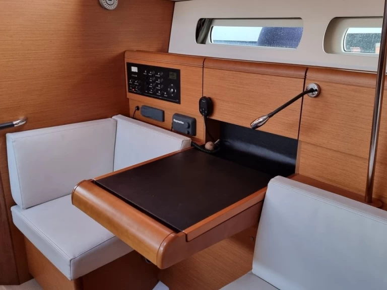 Alquiler Velero Jeanneau con o sin  título de navegación